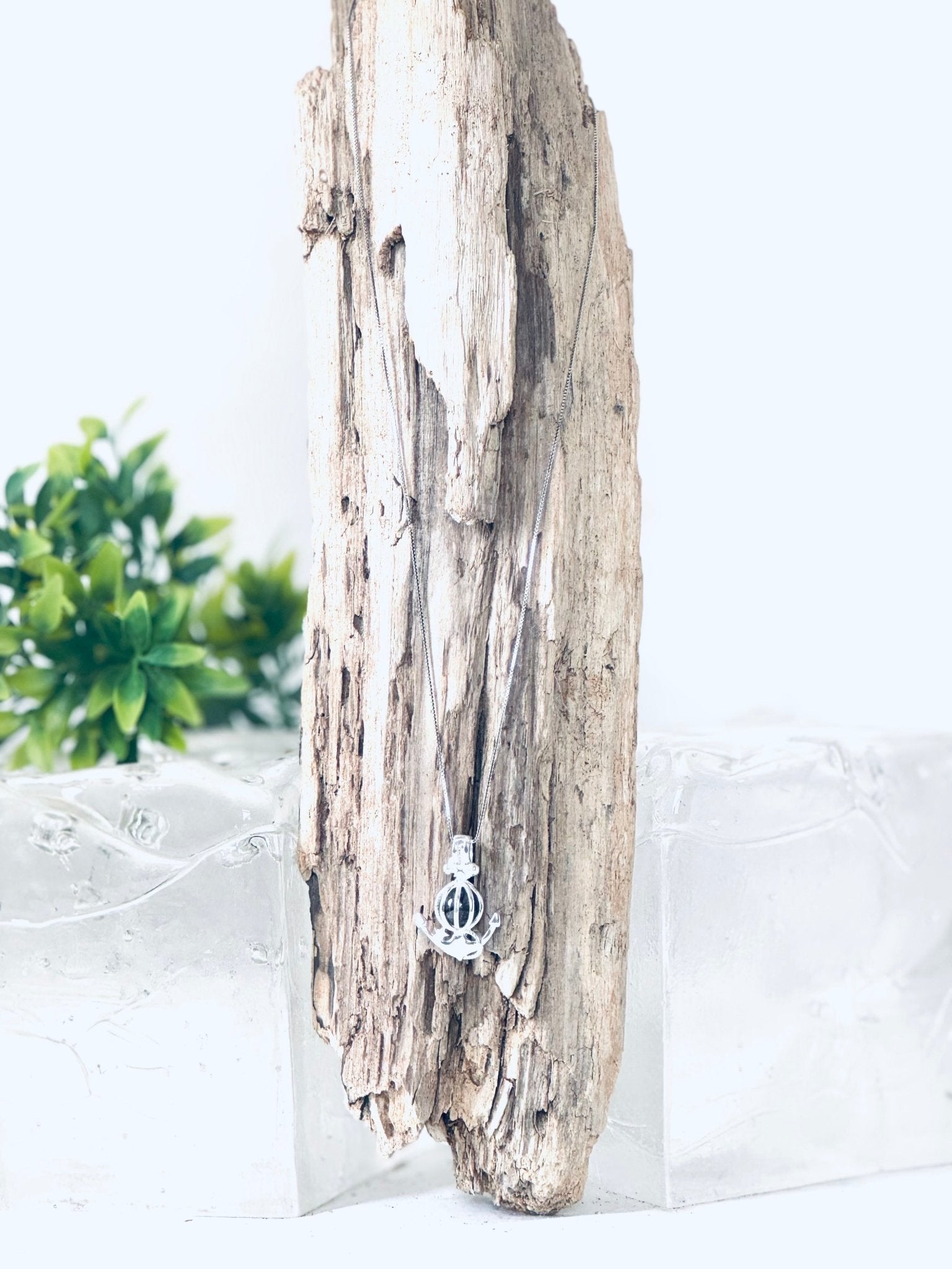 Collier "Bille de mémoire" (ancre) pour cendres funéraires - La Meduse - Verre soufflé