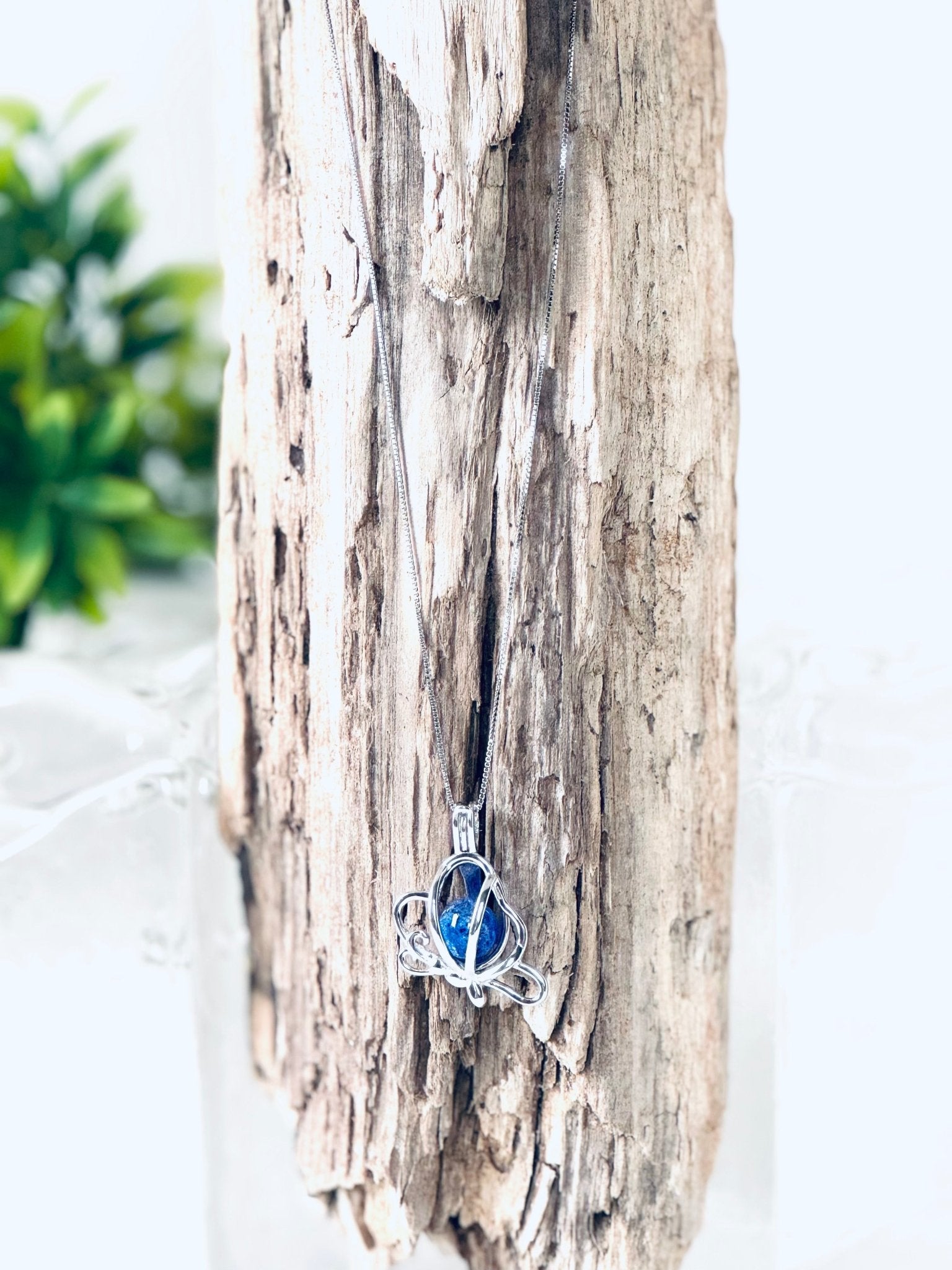 Collier "Bille de mémoire" (papillon) pour cendres funéraires - La Meduse - Verre soufflé