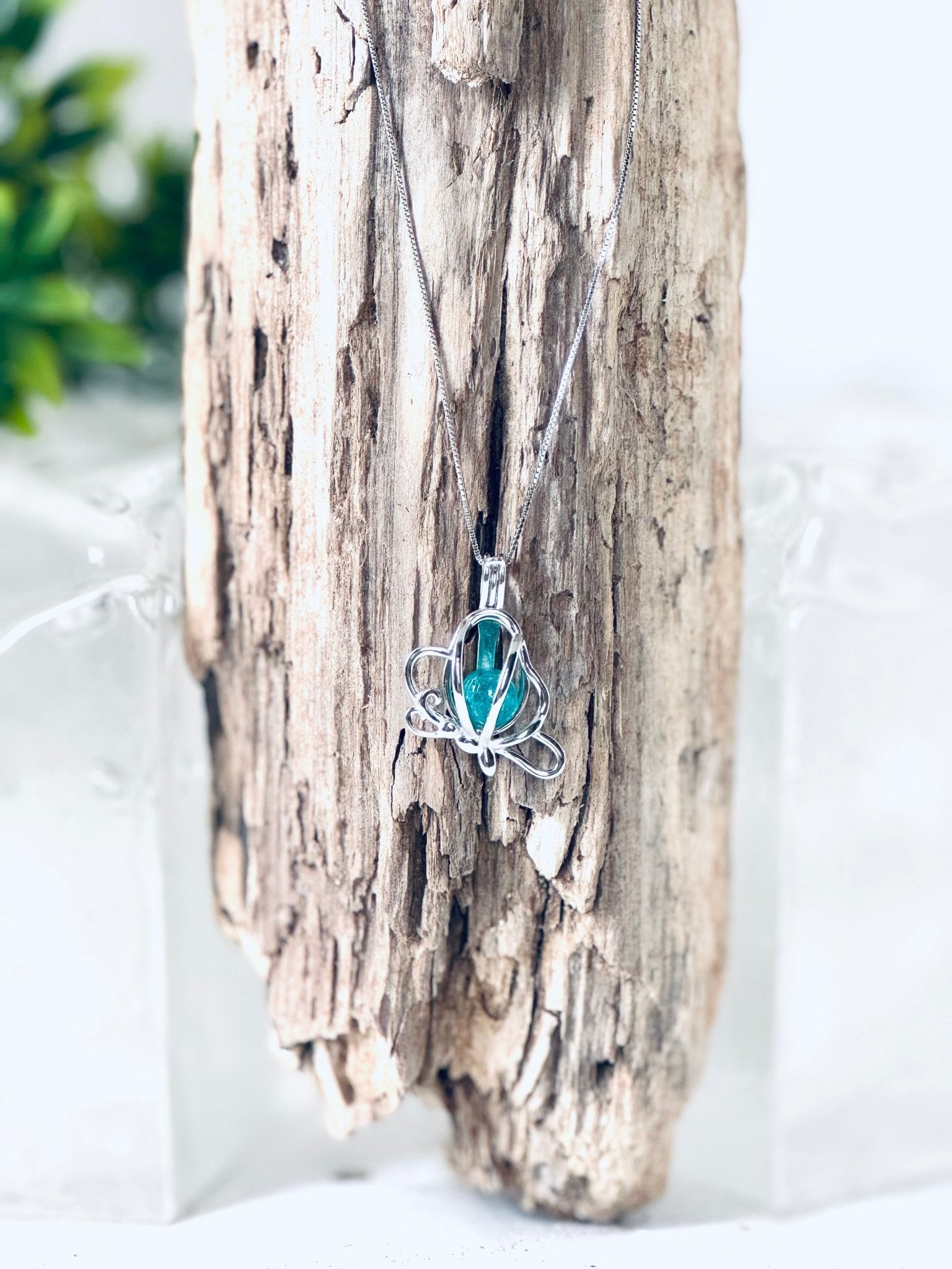 Collier "Bille de mémoire" (papillon) pour cendres funéraires - La Meduse - Verre soufflé