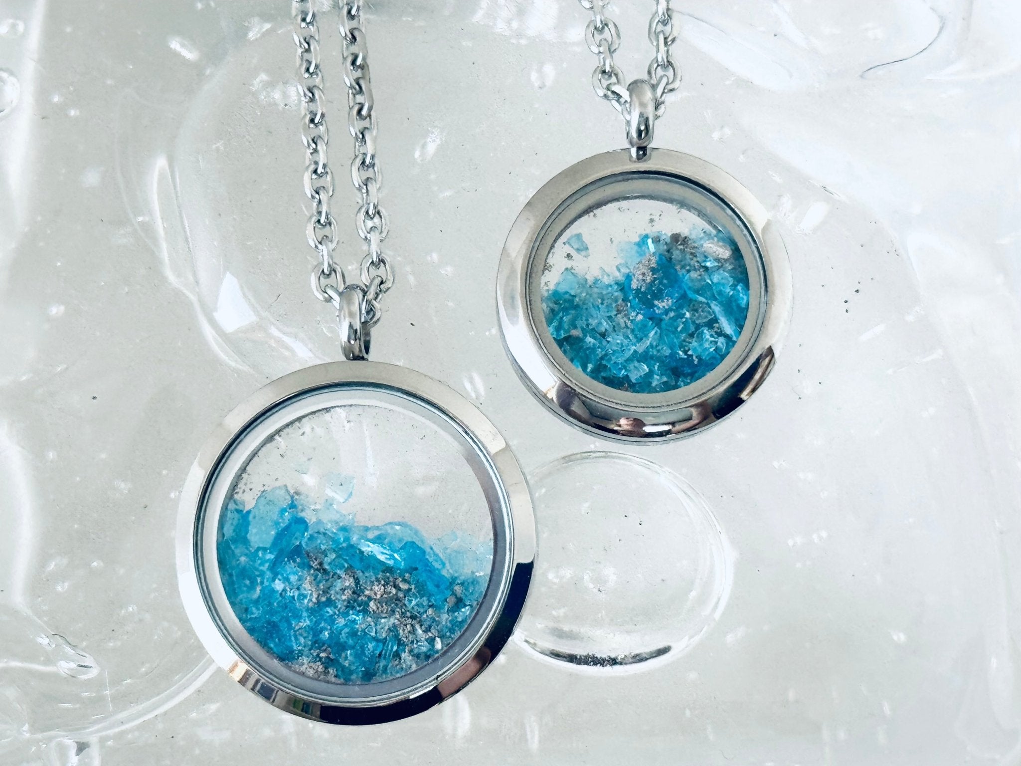 Collier "Hublot Souvenir" pour cendres funéraires - couleur argent - La Meduse - Verre soufflé