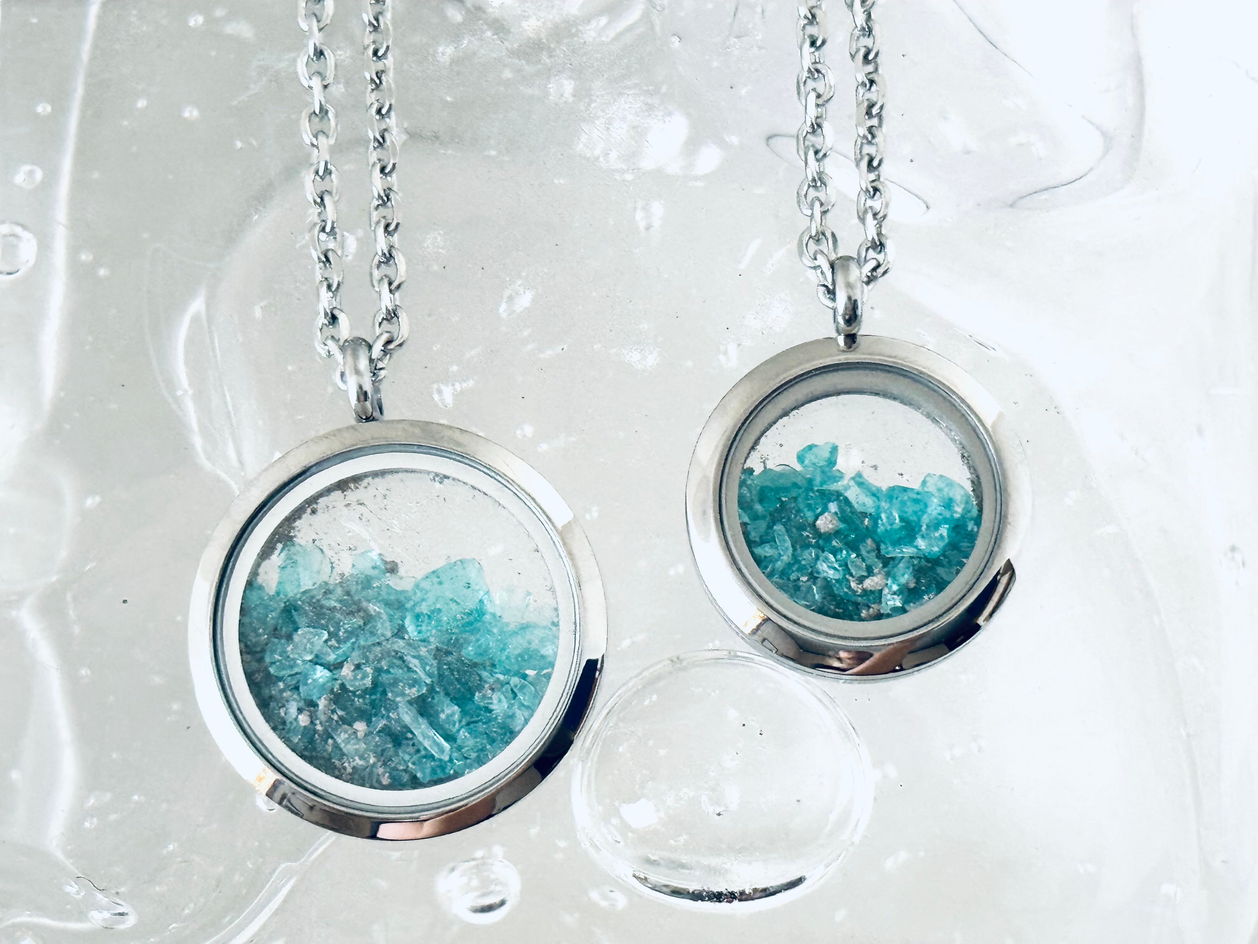 Collier "Hublot Souvenir" pour cendres funéraires - couleur argent