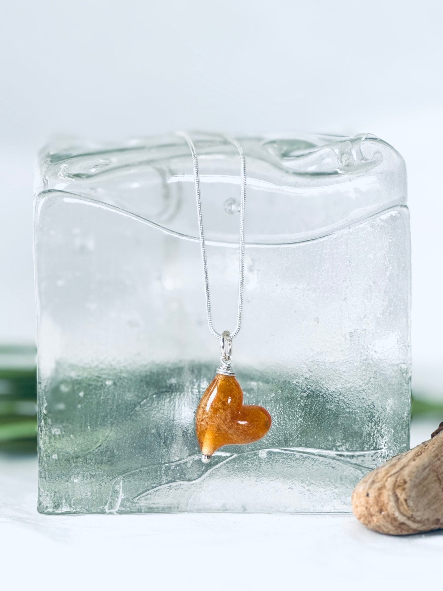 Pendentif en verre "Près du cœur" (cœur) pour cendres funéraires - La Meduse - Verre soufflé