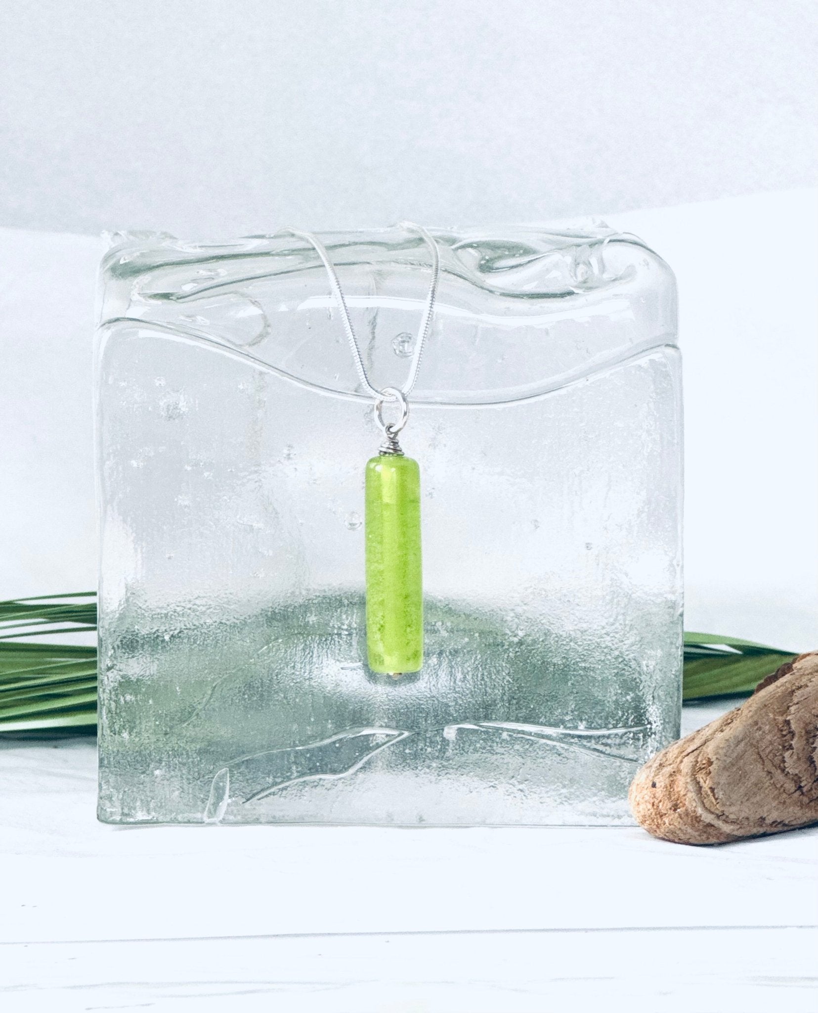 Pendentif en verre "Près du cœur" (cylindre) pour cendres funéraires - La Meduse - Verre soufflé