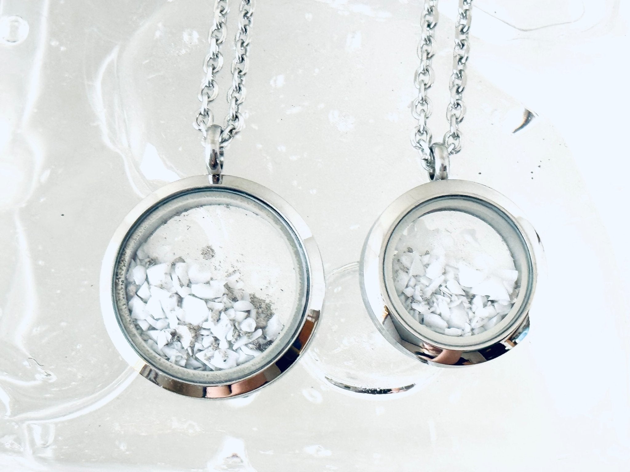 Collier "Hublot Souvenir" pour cendres funéraires - couleur argent - La Meduse - Verre soufflé