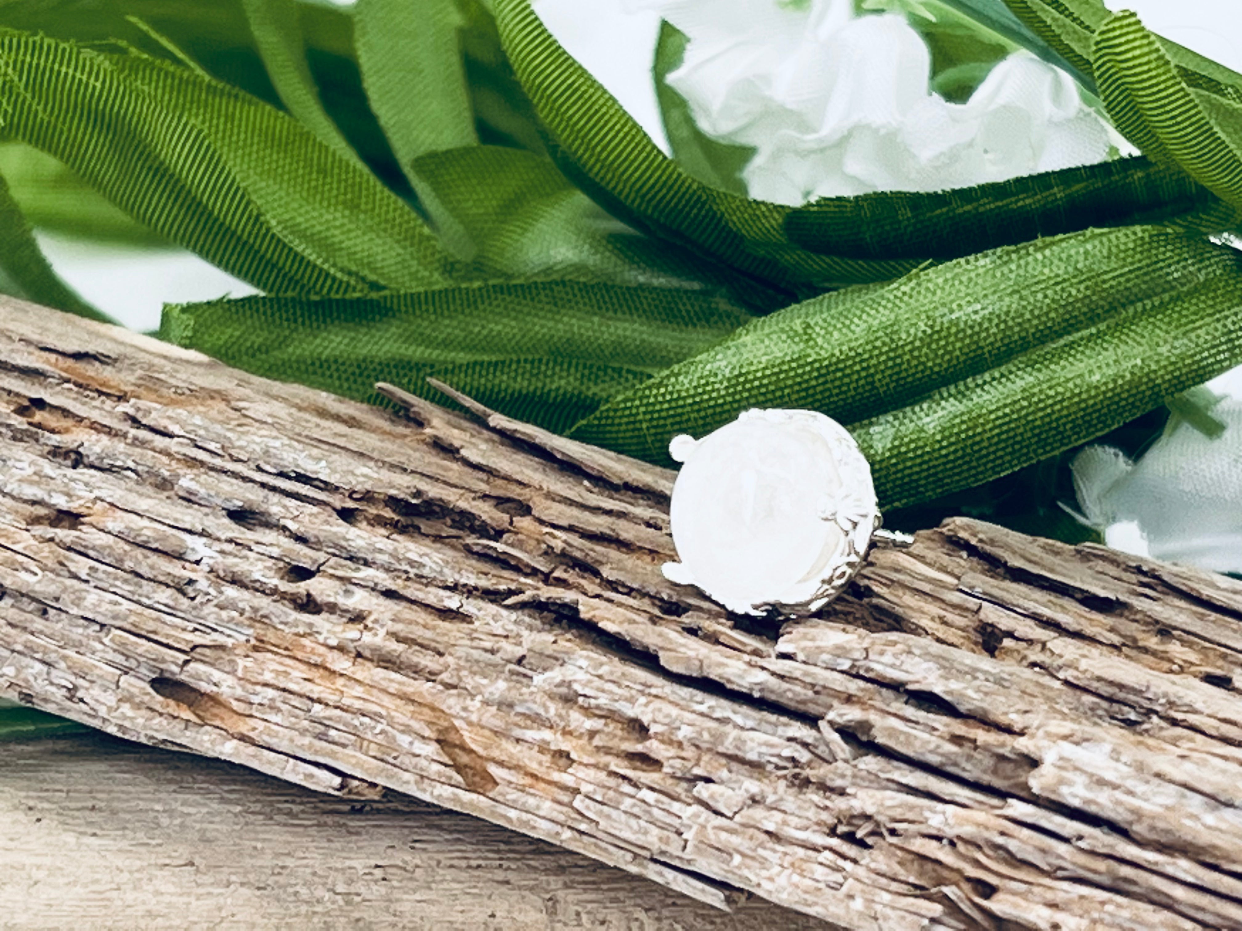 “Precious” earrings with funeral ashes