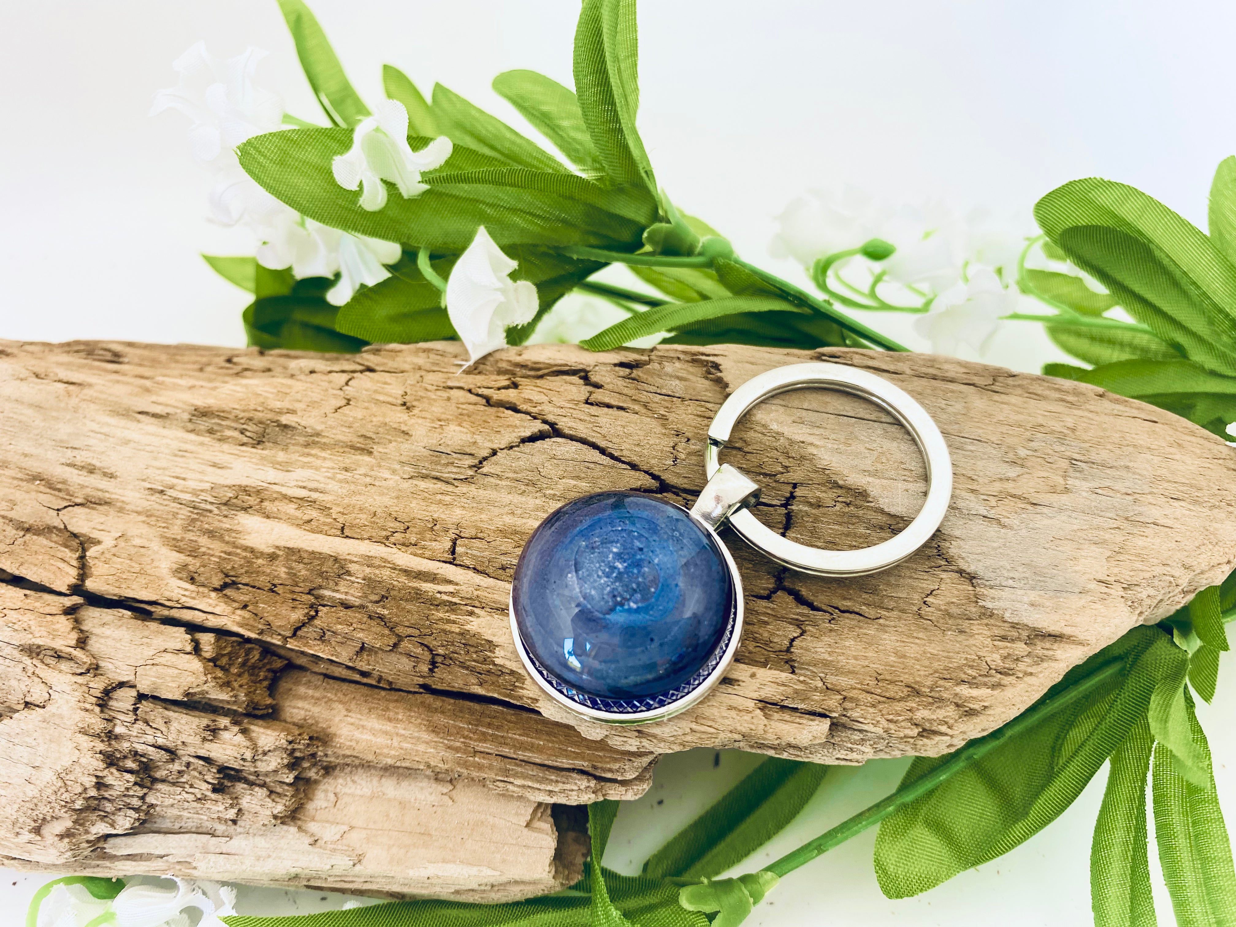 Glass “Milky Way” key ring for funeral ashes