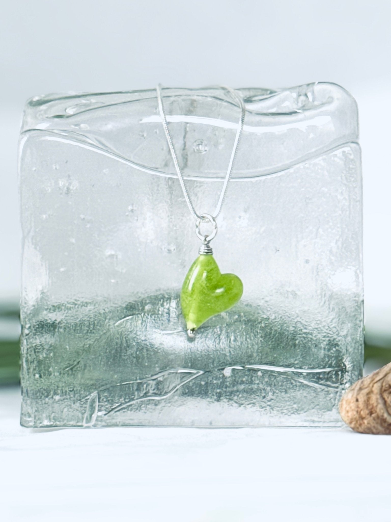 Pendentif en verre "Près du cœur" (cœur) pour cendres funéraires - La Meduse - Verre soufflé