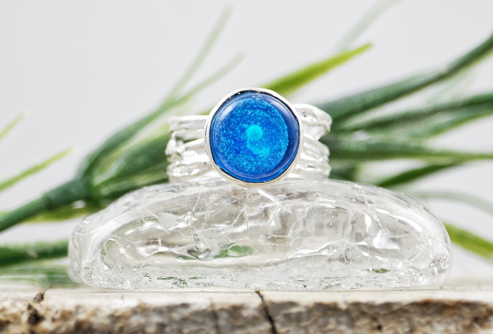 Bague "Bourgeon" avec cendres funéraires - La Meduse - Verre soufflé