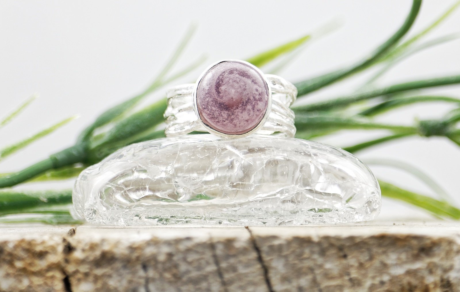 Bague "Bourgeon" avec cendres funéraires - La Meduse - Verre soufflé