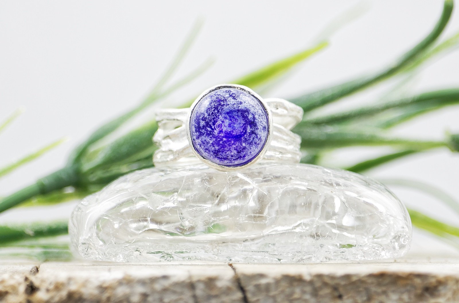 Bague "Bourgeon" avec cendres funéraires - La Meduse - Verre soufflé