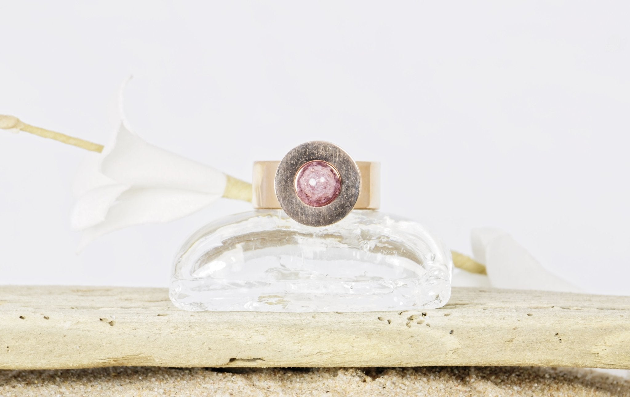 Bague "Hublot" avec cendres funéraires - La Meduse - Verre soufflé