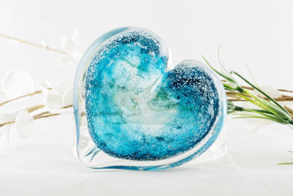 "Cœur à cœur" en verre avec cendres funéraires (sur base de verre) - La Meduse - Verre soufflé